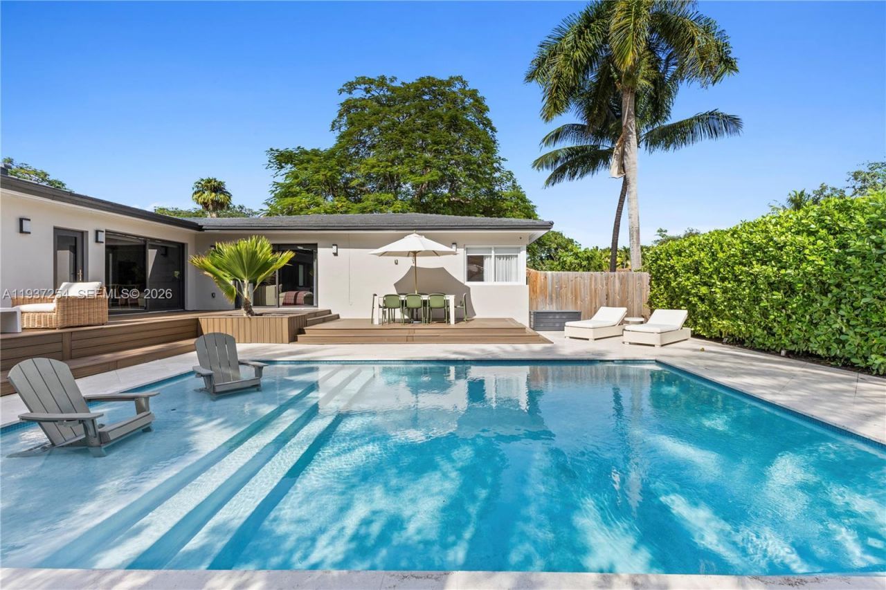 800 NE 72nd St, Miami, FL 33138 Photo