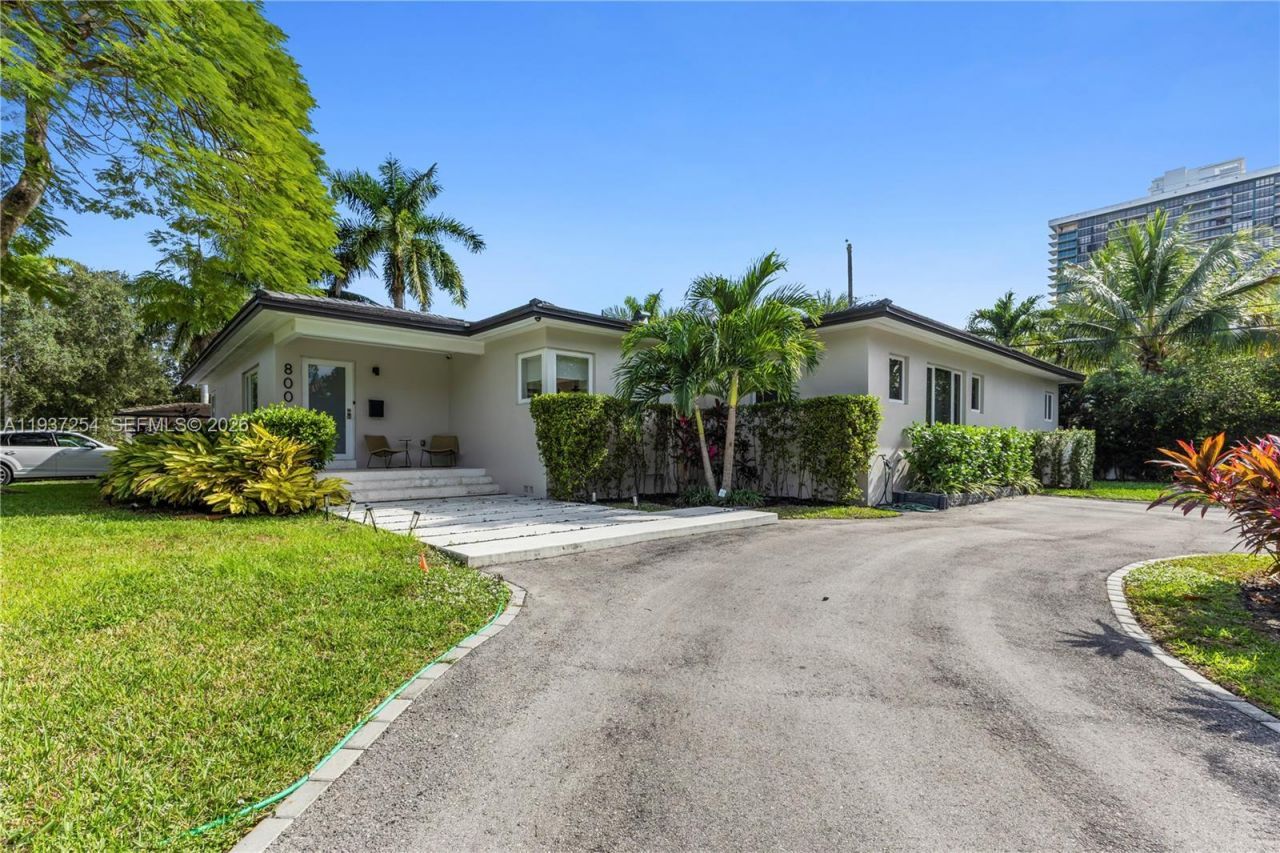 800 NE 72nd St, Miami, FL 33138 Photo