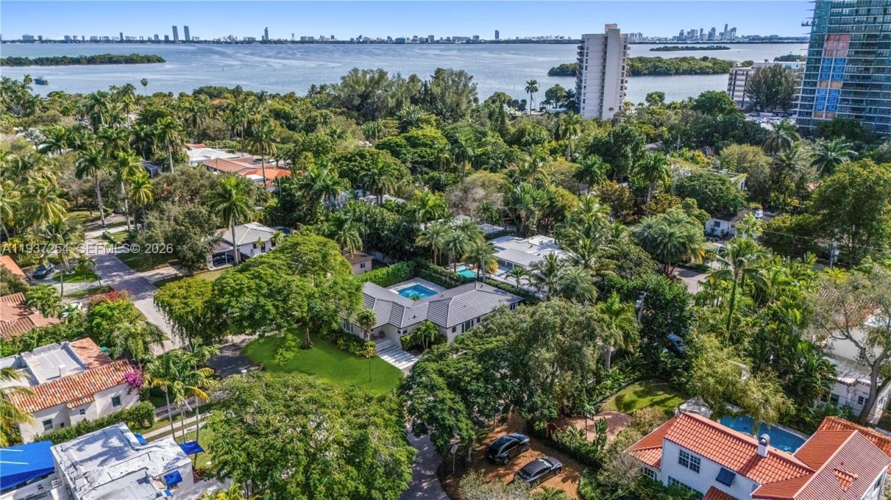 800 NE 72nd St, Miami, FL 33138 Photo