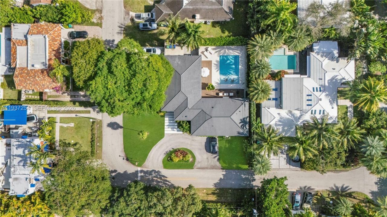 800 NE 72nd St, Miami, FL 33138 Photo