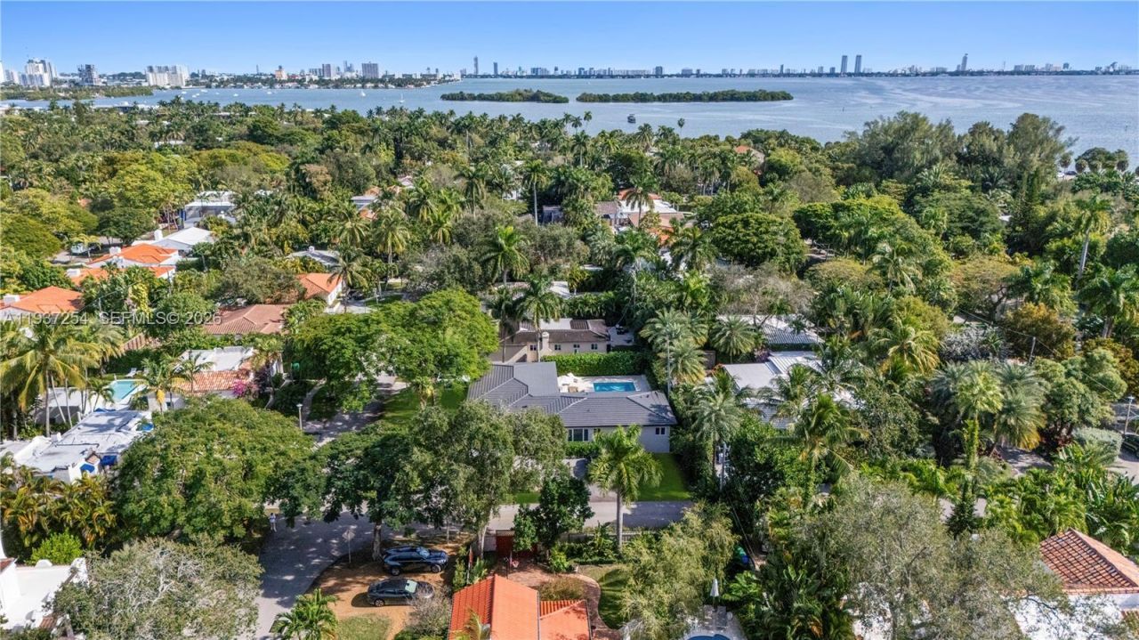 800 NE 72nd St, Miami, FL 33138 Photo