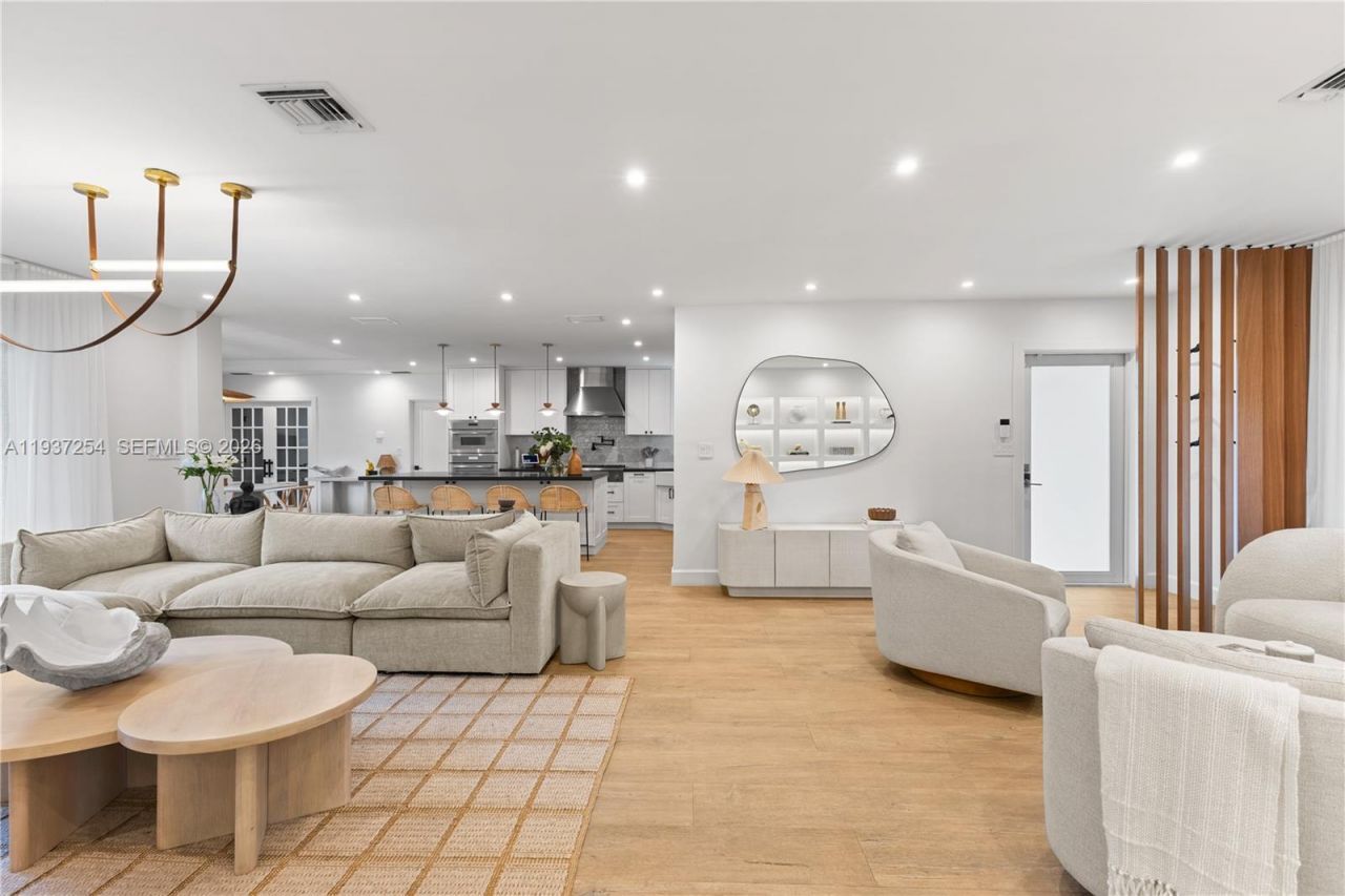 800 NE 72nd St, Miami, FL 33138 Photo