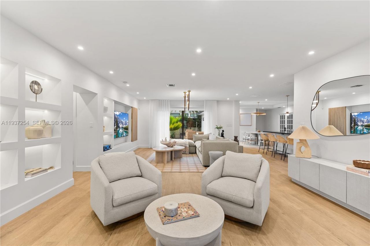 800 NE 72nd St, Miami, FL 33138 Photo