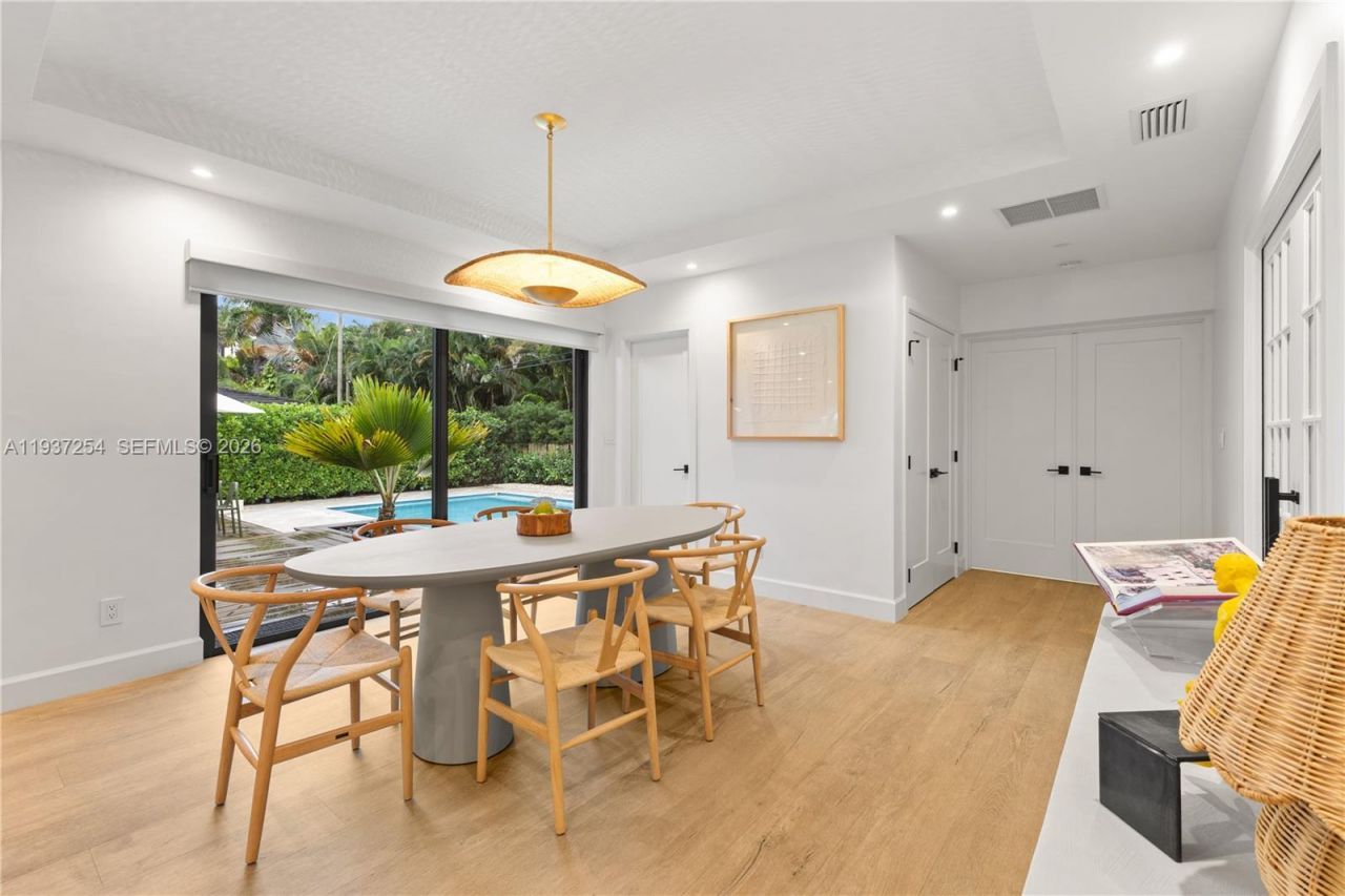 800 NE 72nd St, Miami, FL 33138 Photo