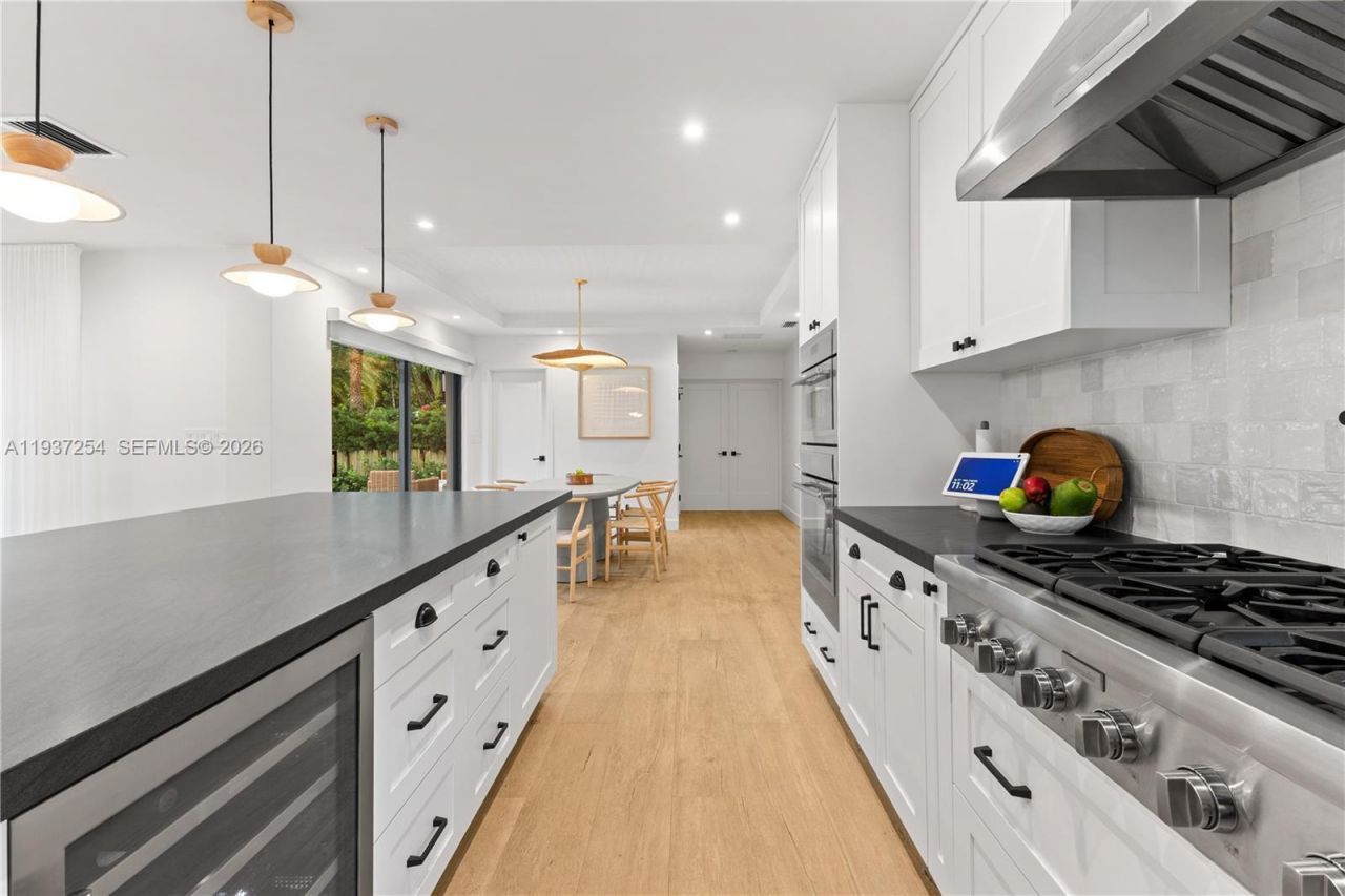 800 NE 72nd St, Miami, FL 33138 Photo