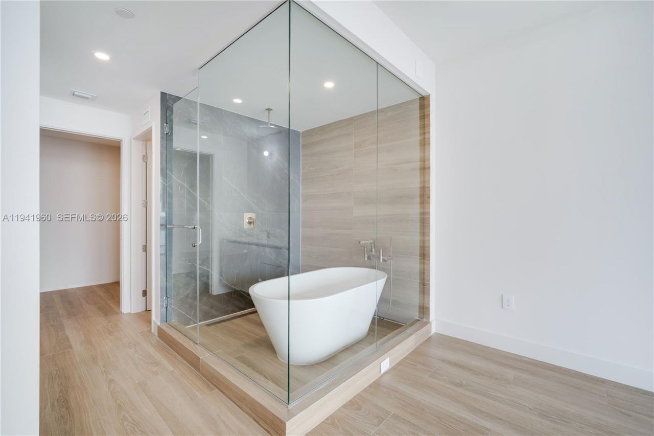 700 NE 24 Street, Unit 4203, Miami, FL 33137 Photo