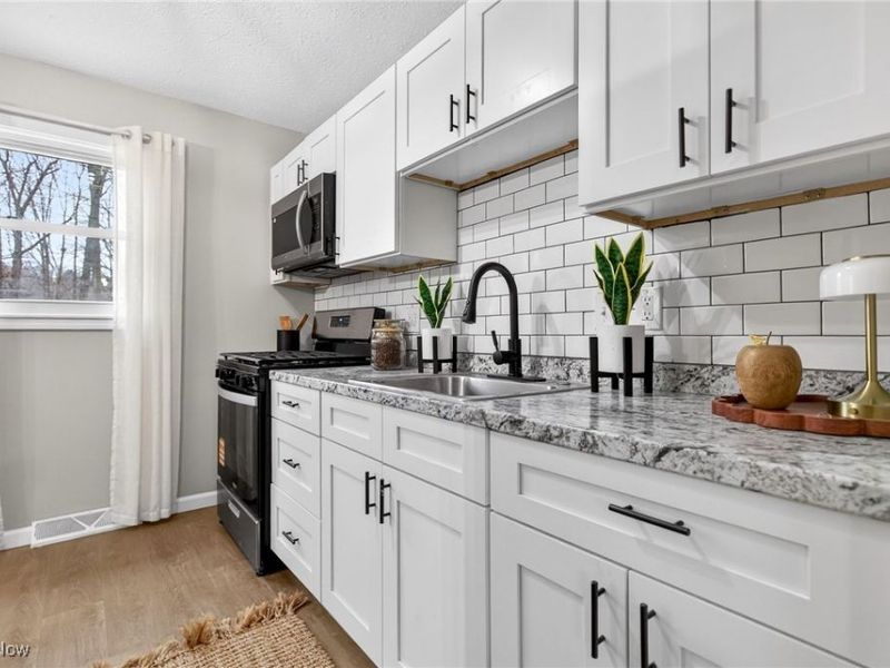 9144 Hickory Circle, Windham, OH 44288 Photo 11