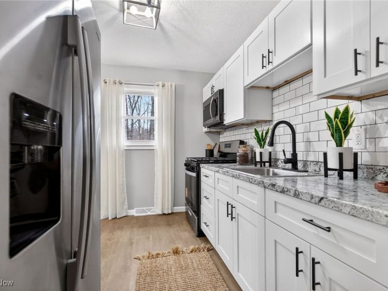 9144 Hickory Circle, Windham, OH 44288 Photo 12