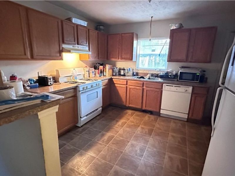 10704 Amor Avenue, Cleveland, OH 44108 Photo 2