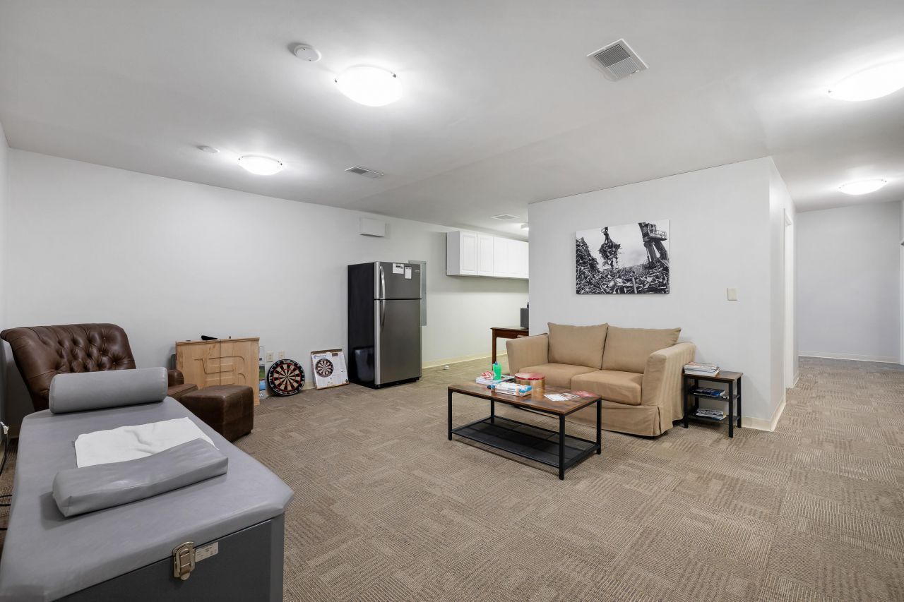 3400 Salterbeck Street Photo 10