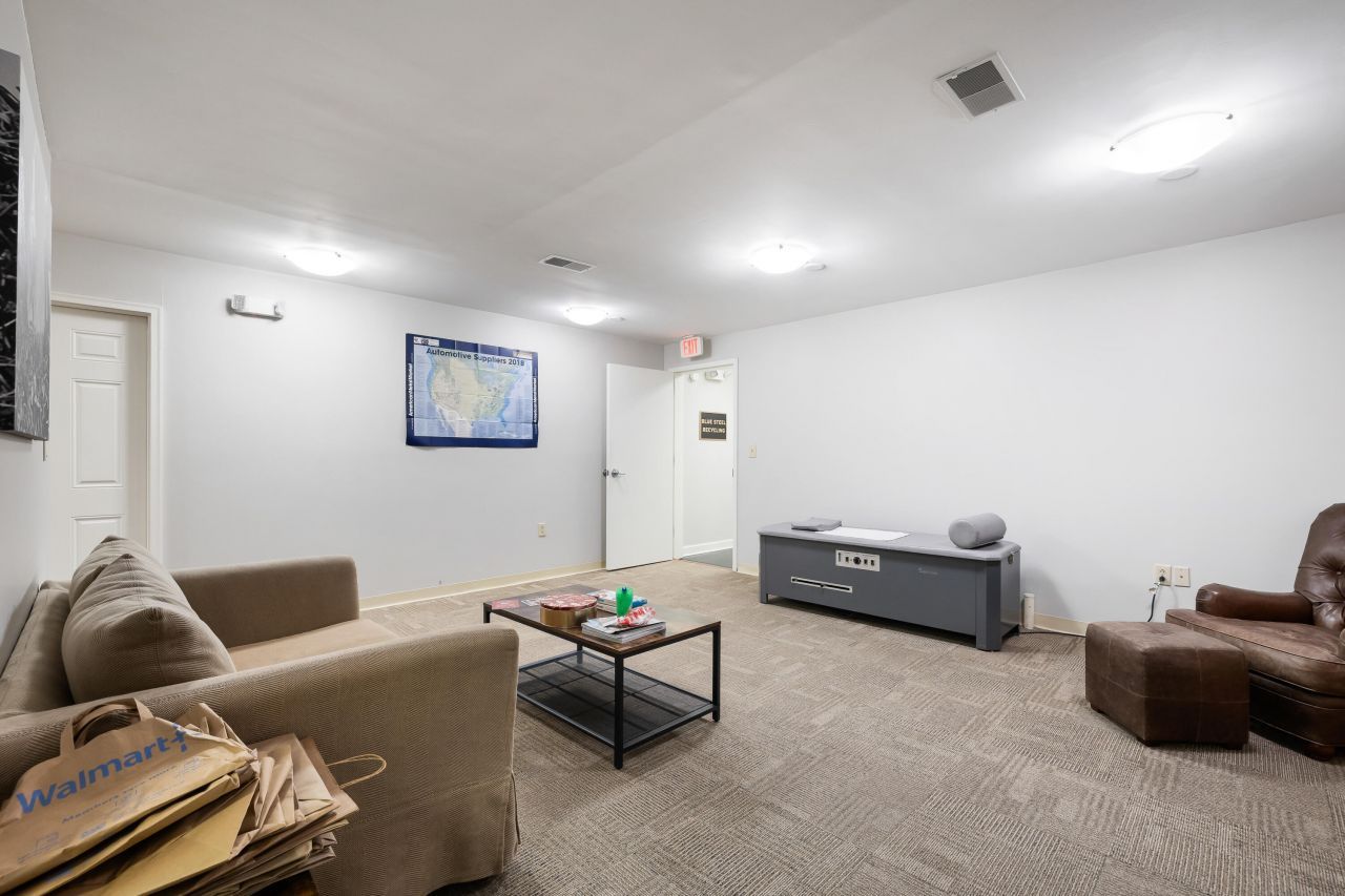 3400 Salterbeck Street Photo 11