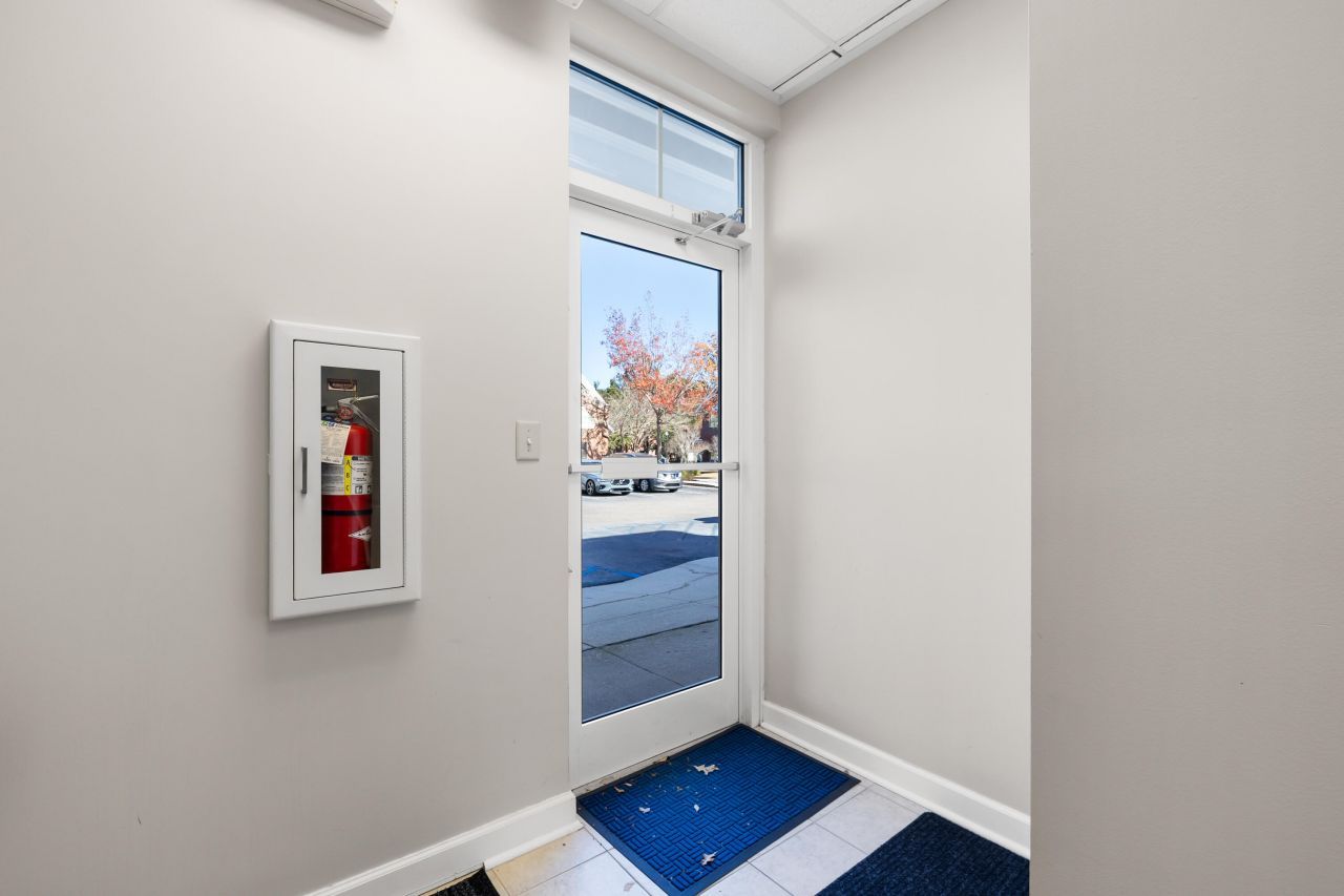 3400 Salterbeck Street Photo 24