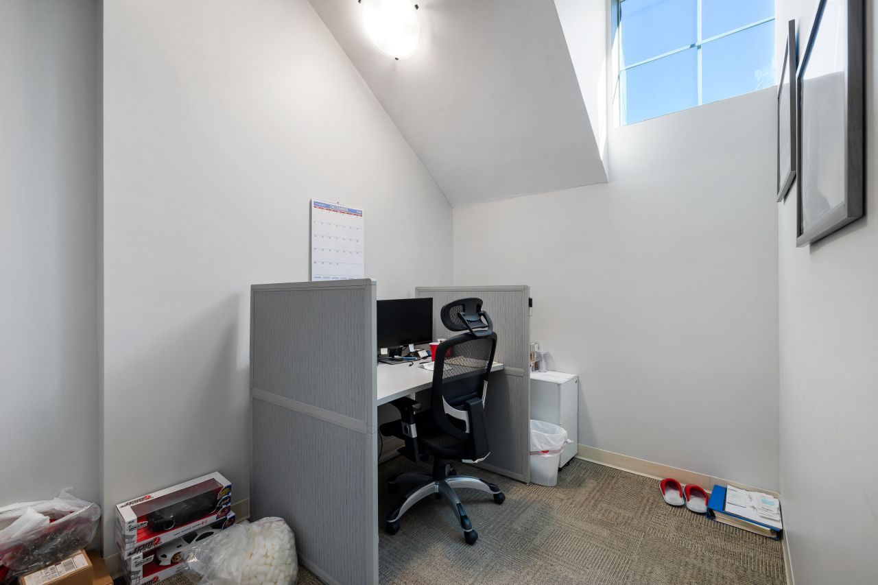 3400 Salterbeck Street Photo 7