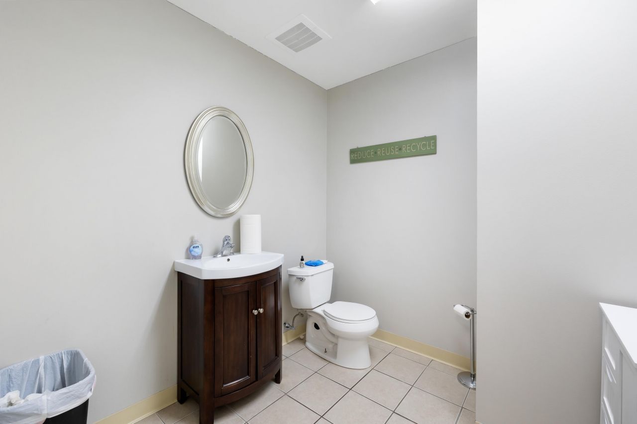 3400 Salterbeck Street Photo 9