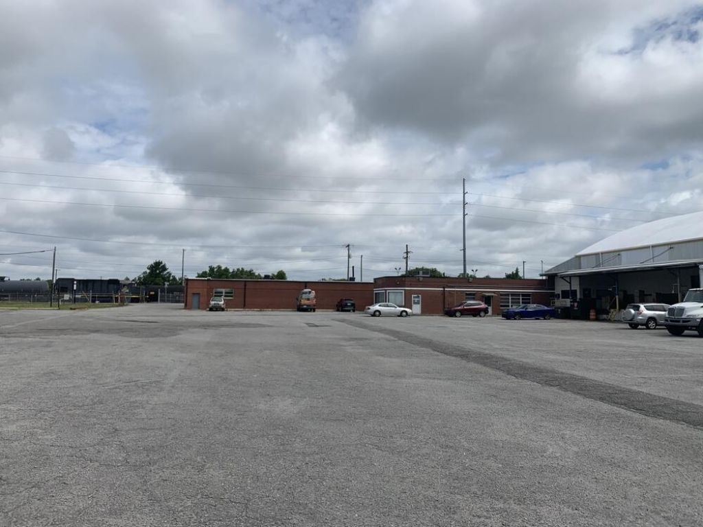 1445 Greenleaf Street Photo 4