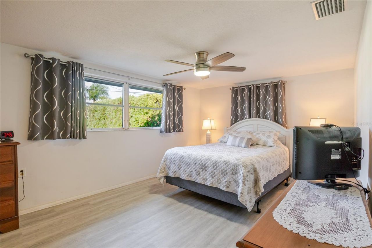 5644 Riddle Road, Holiday, FL 34690 Photo