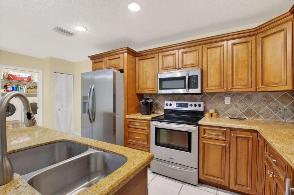 966 NW 37th Avenue, Delray Beach, FL 33445 Photo