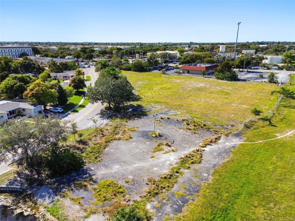 3900 NW 37th St, Lauderdale Lakes, FL 33309 Photo