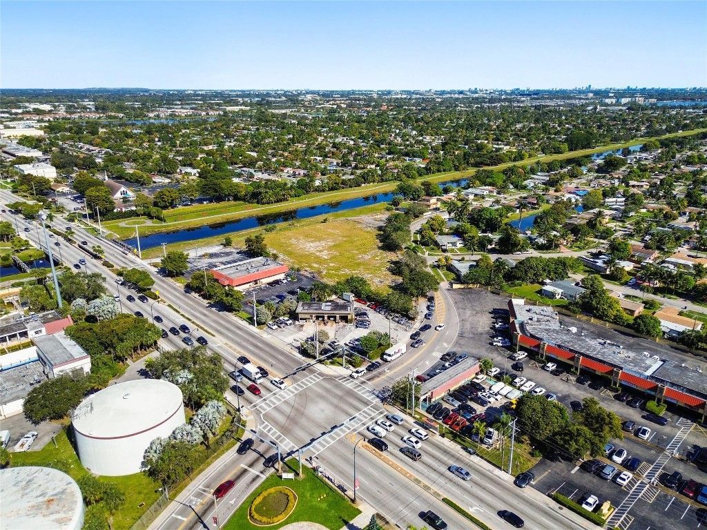 3900 NW 37th St, Lauderdale Lakes, FL 33309 Photo