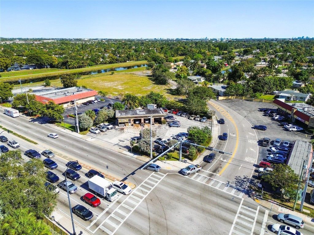 3900 NW 37th St, Lauderdale Lakes, FL 33309 Photo