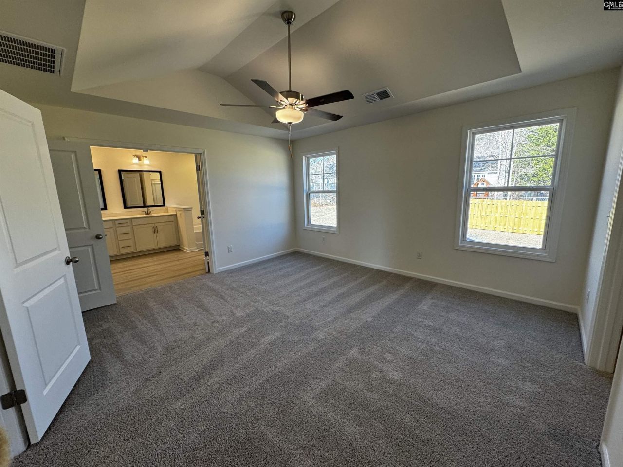 562 Griffon Drive Photo 20