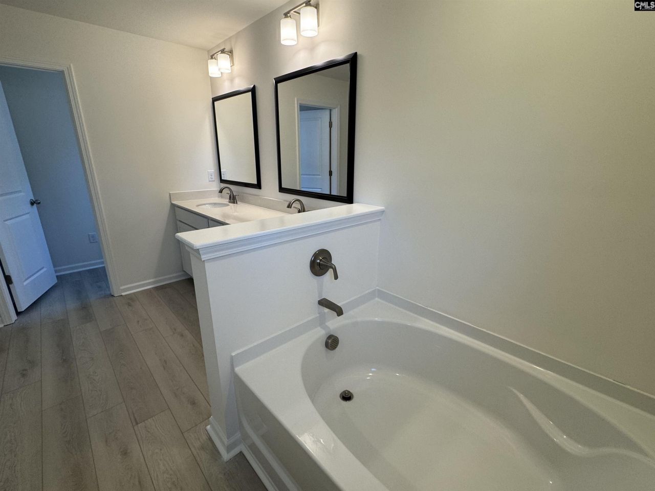 562 Griffon Drive Photo 24