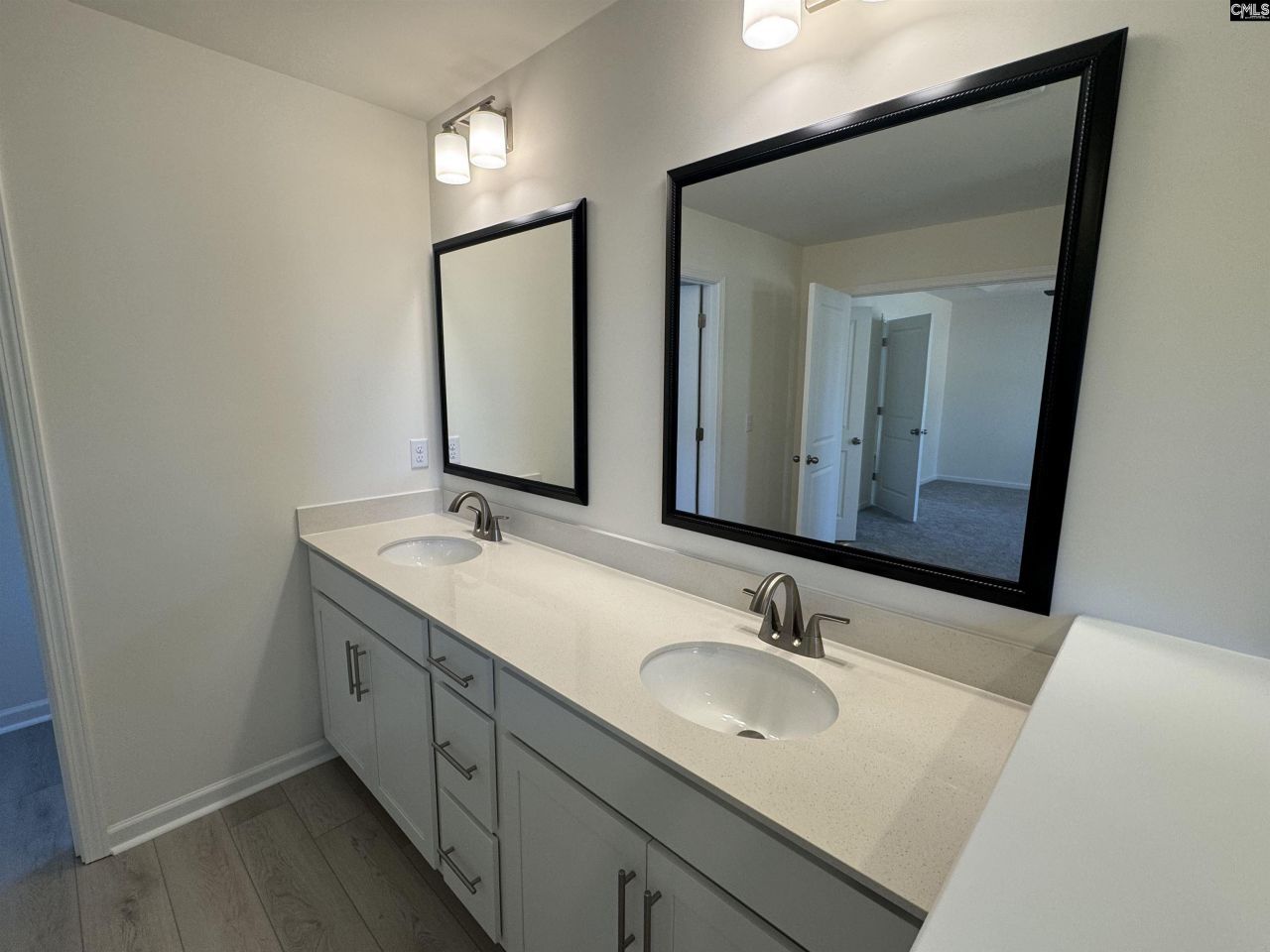 562 Griffon Drive Photo 27