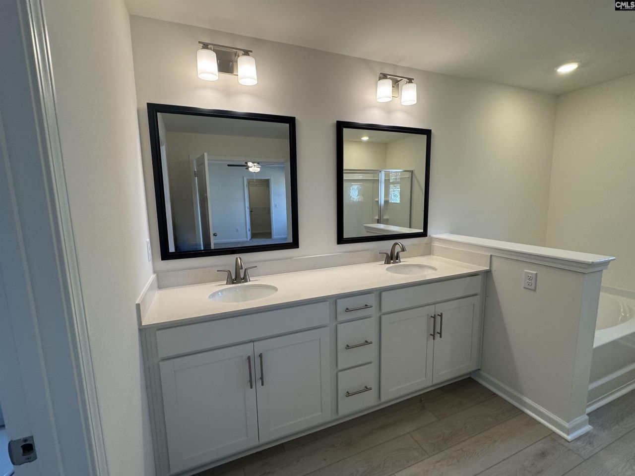 562 Griffon Drive Photo 28