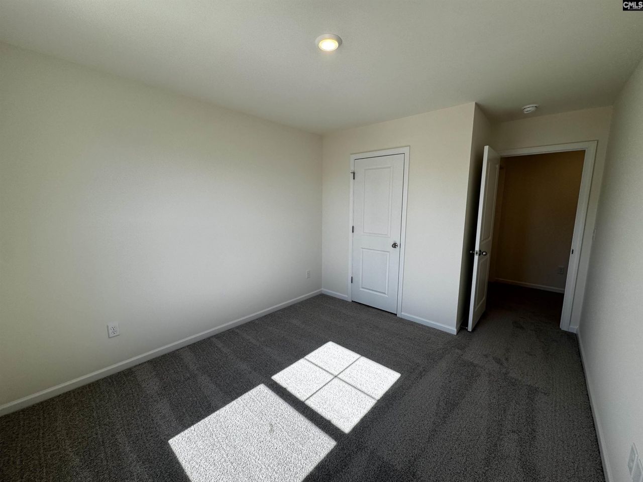 562 Griffon Drive Photo 33