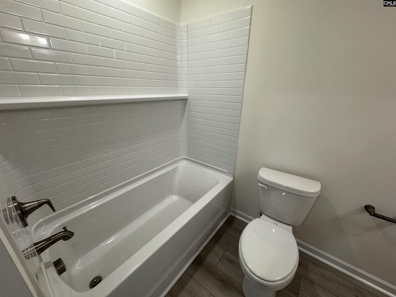 562 Griffon Drive Photo 37