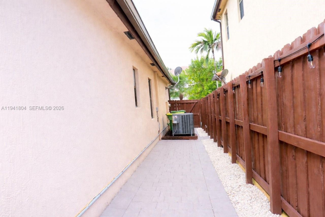 139 NE 26th Ter, Homestead, FL 33033 Photo