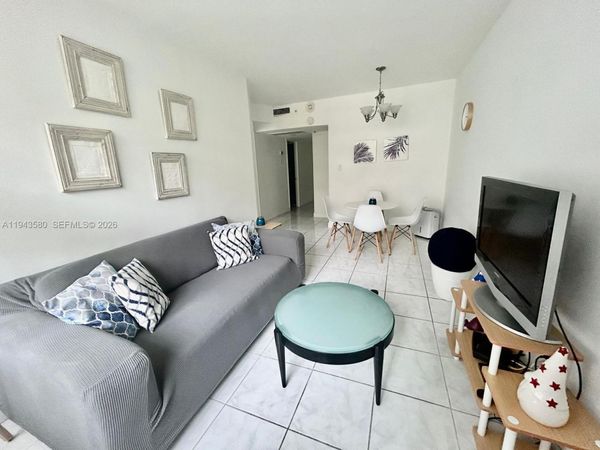 100 Lincoln Rd, Unit 524, Miami Beach, FL 33139
