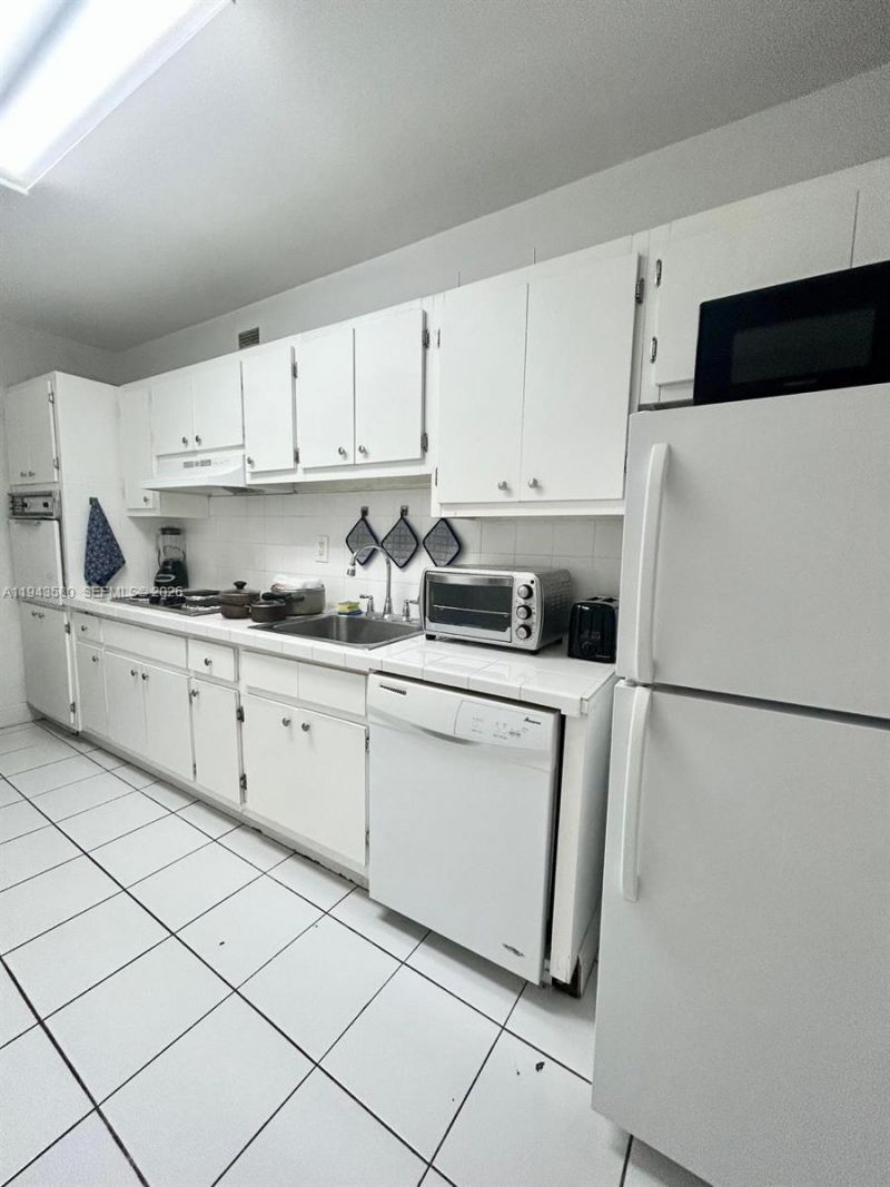 100 Lincoln Rd, Unit 524, Miami Beach, FL 33139 Photo