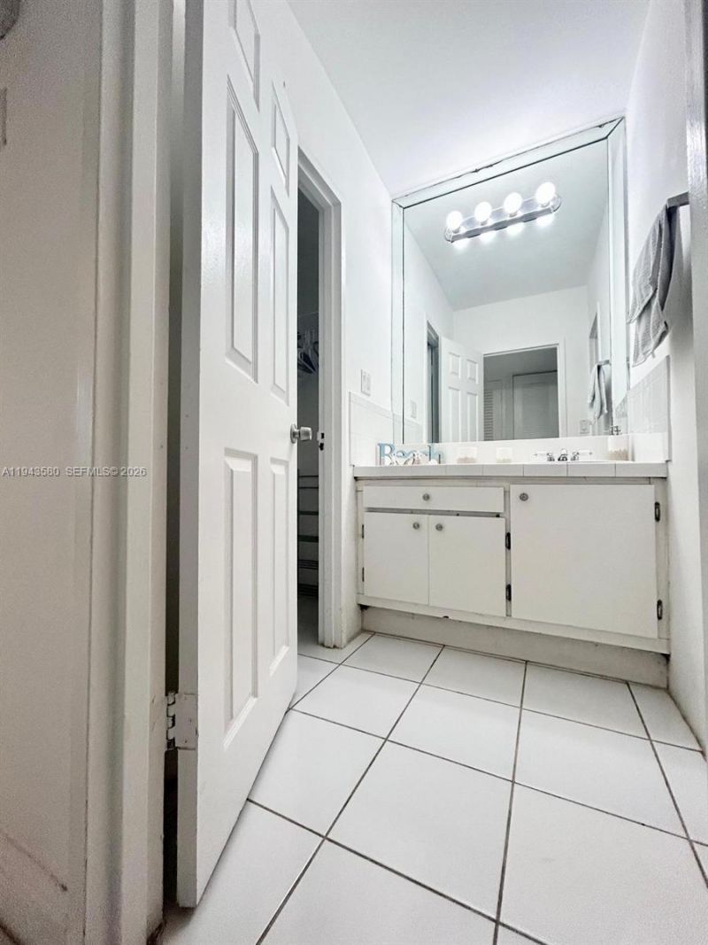 100 Lincoln Rd, Unit 524, Miami Beach, FL 33139 Photo