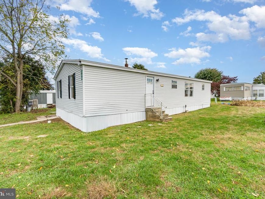 526 Palm City Park, Annville, PA 17003 Main Photo