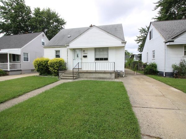 26095 Pattow Street, Roseville, MI 48066