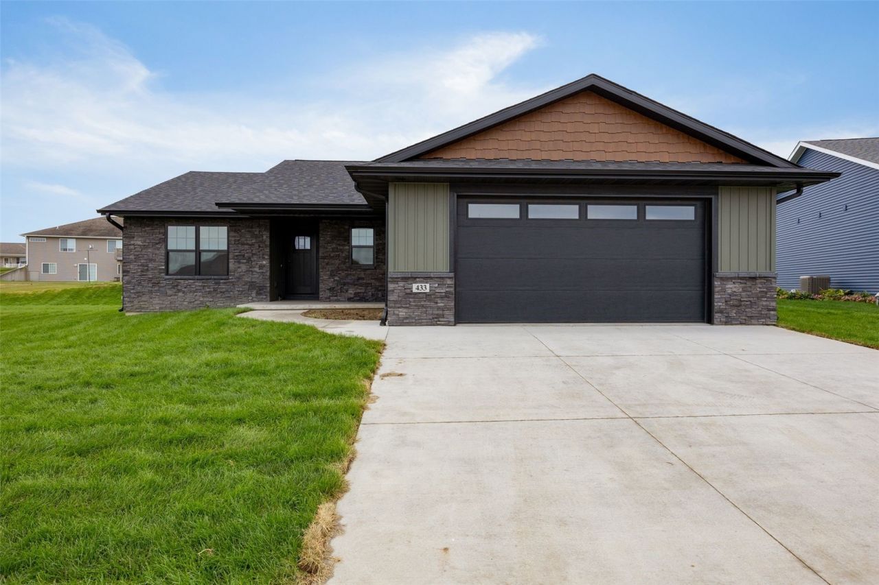 433 Council Street, Anamosa, IA 52205 Main Photo