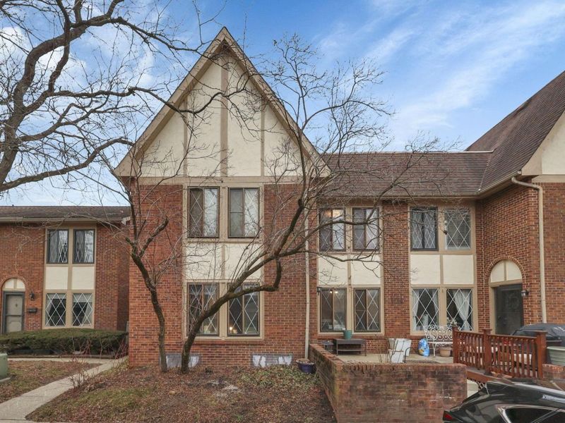 3288 Valley Lane S, Columbus, OH 43231 Photo 2