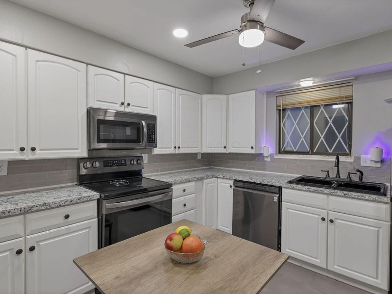 3288 Valley Lane S, Columbus, OH 43231 Photo 3