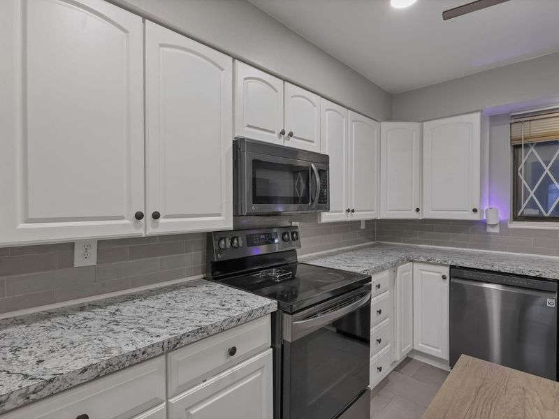 3288 Valley Lane S, Columbus, OH 43231 Photo 4