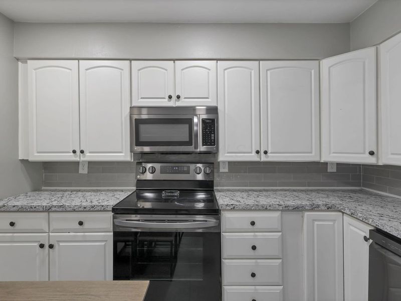 3288 Valley Lane S, Columbus, OH 43231 Photo 5