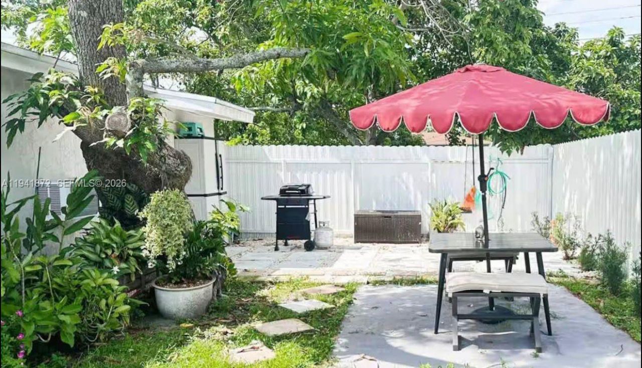 2915 NW 68th St, Miami, FL 33147 Photo