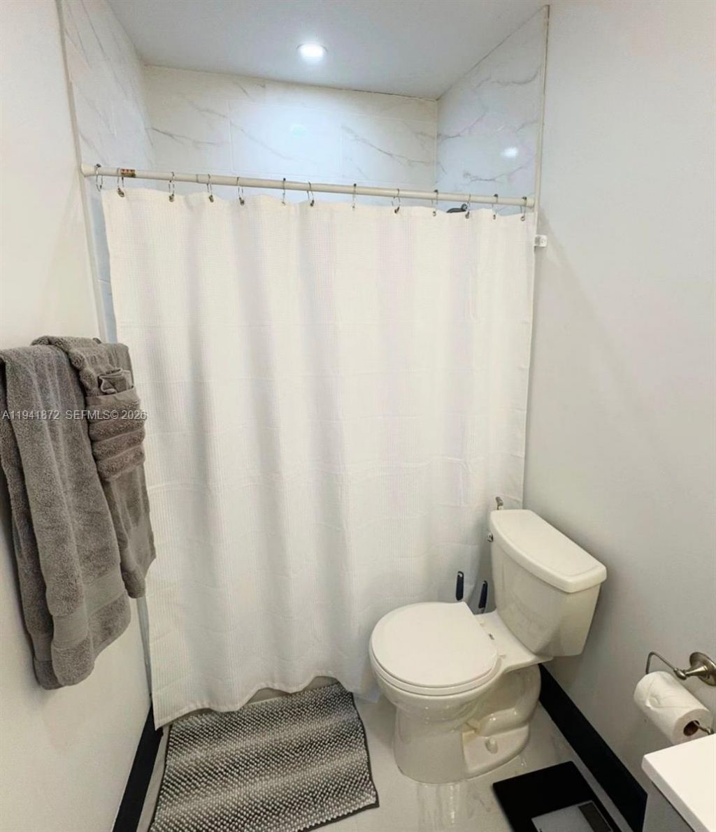 2915 NW 68th St, Miami, FL 33147 Photo