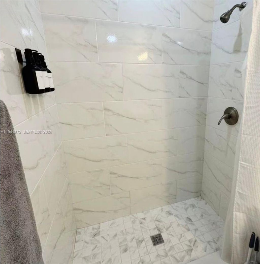 2915 NW 68th St, Miami, FL 33147 Photo