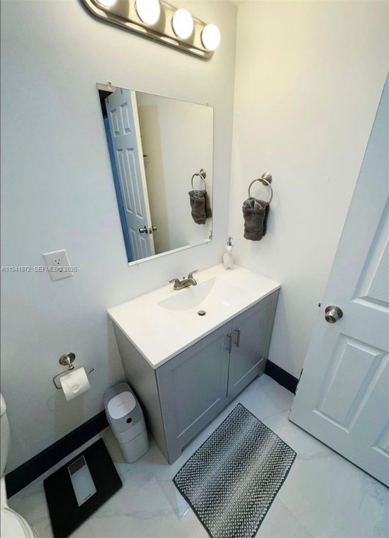 2915 NW 68th St, Miami, FL 33147 Photo