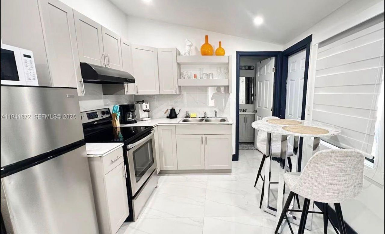 2915 NW 68th St, Miami, FL 33147 Photo