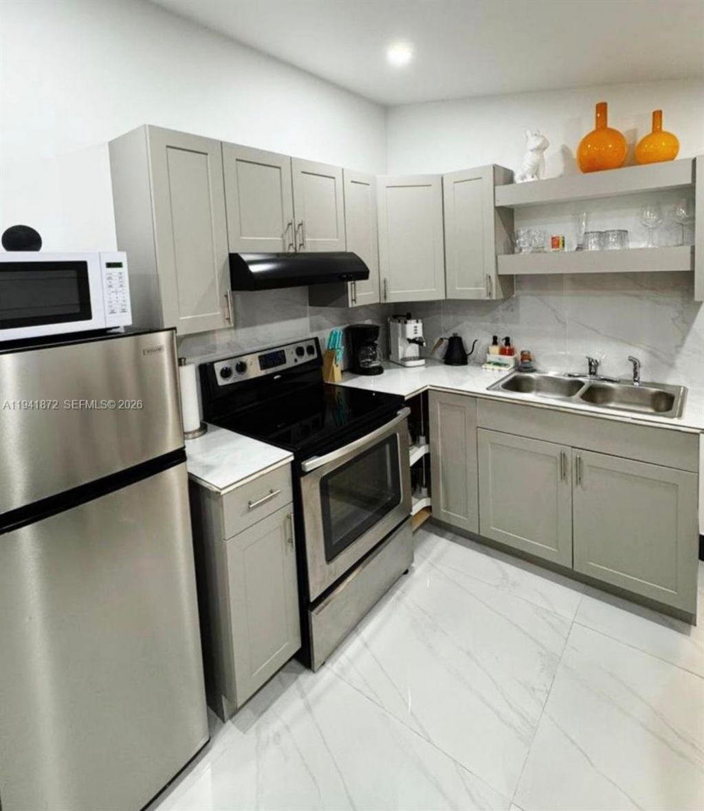 2915 NW 68th St, Miami, FL 33147 Photo