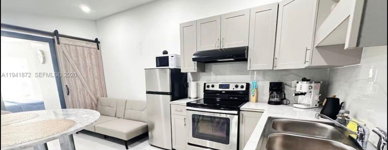 2915 NW 68th St, Miami, FL 33147 Photo