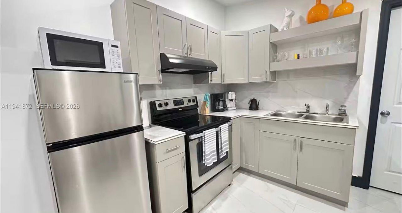 2915 NW 68th St, Miami, FL 33147 Photo