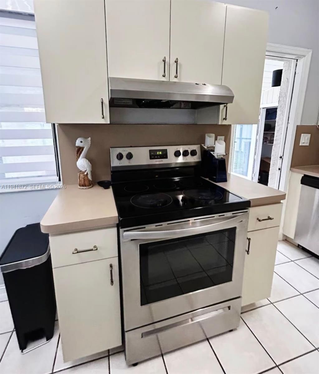 2915 NW 68th St, Miami, FL 33147 Photo